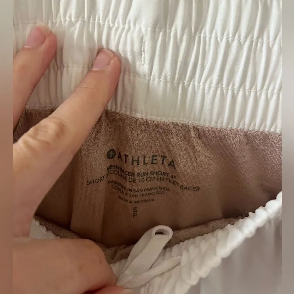 Athleta Mesh Racer Run Mid Rise 4” Short- Small - Picture 5 of 8